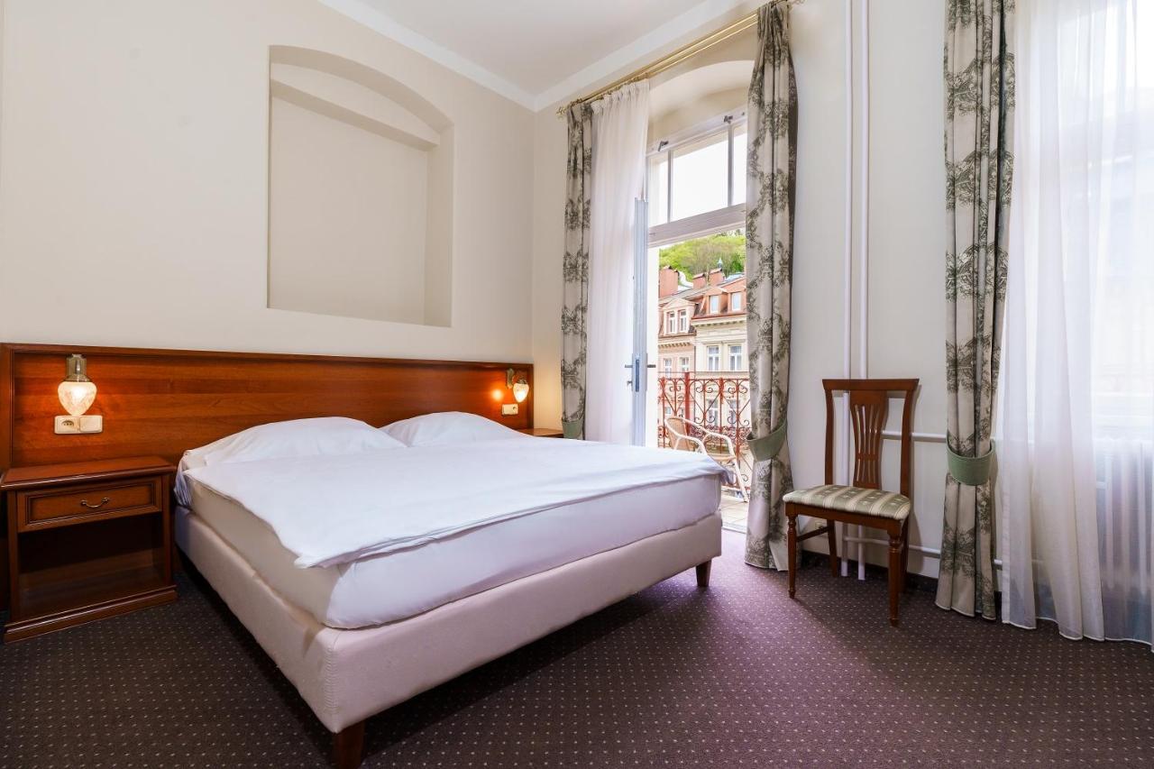 Hotel Belle Alliance การ์โลวีวารี ภายนอก รูปภาพ