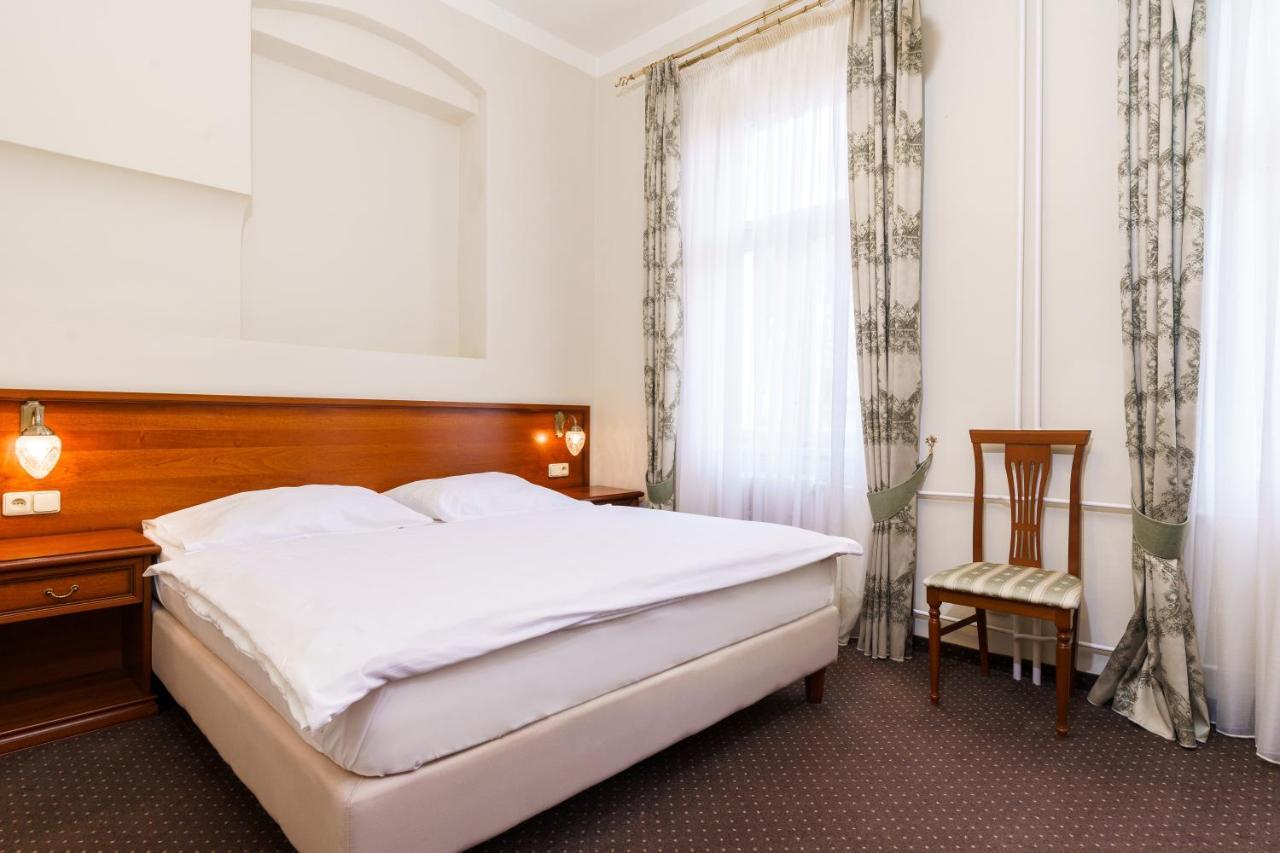 Hotel Belle Alliance การ์โลวีวารี ภายนอก รูปภาพ