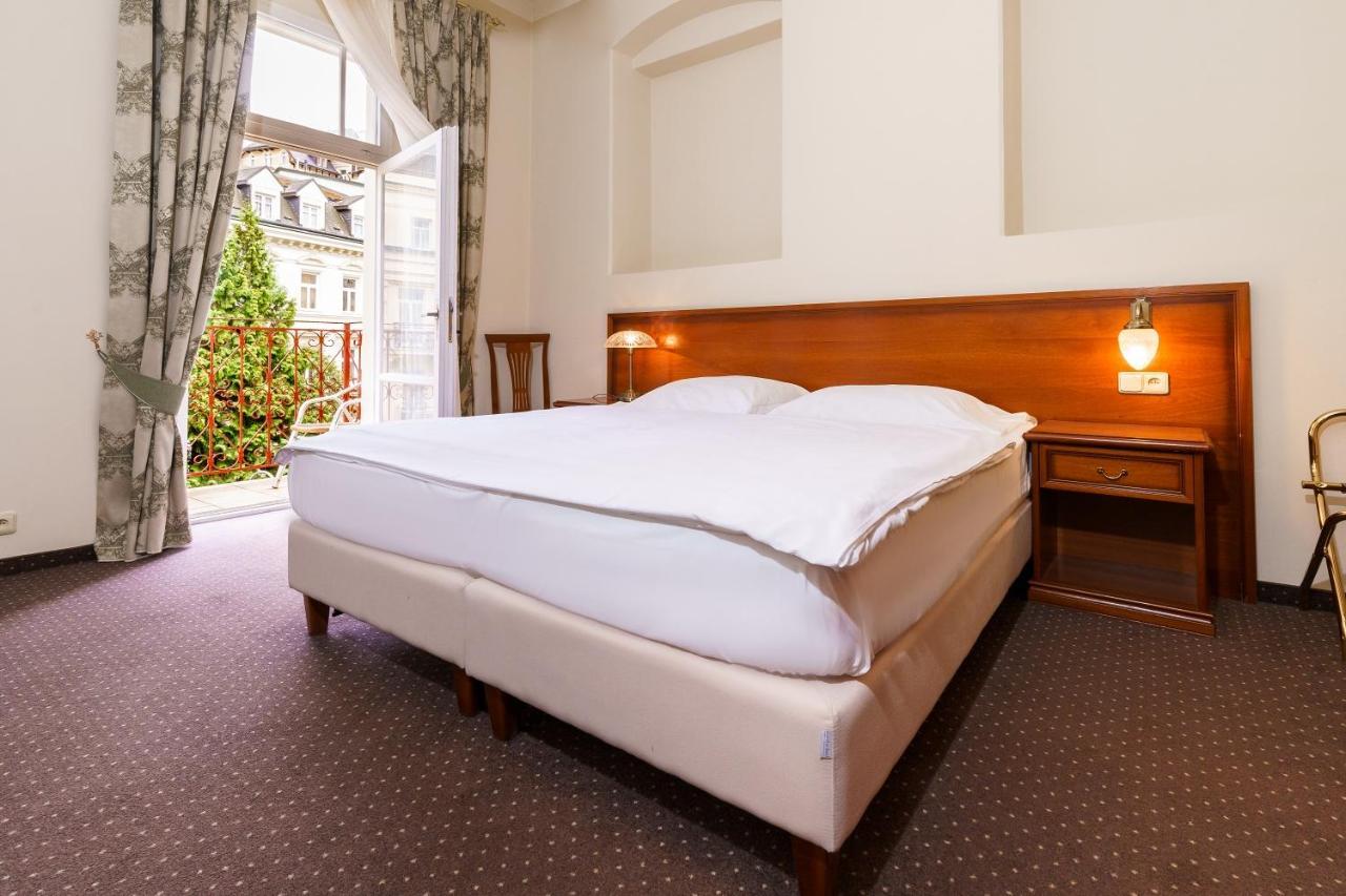Hotel Belle Alliance การ์โลวีวารี ภายนอก รูปภาพ
