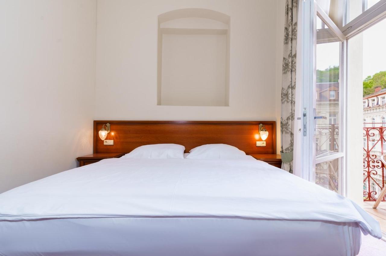 Hotel Belle Alliance การ์โลวีวารี ภายนอก รูปภาพ