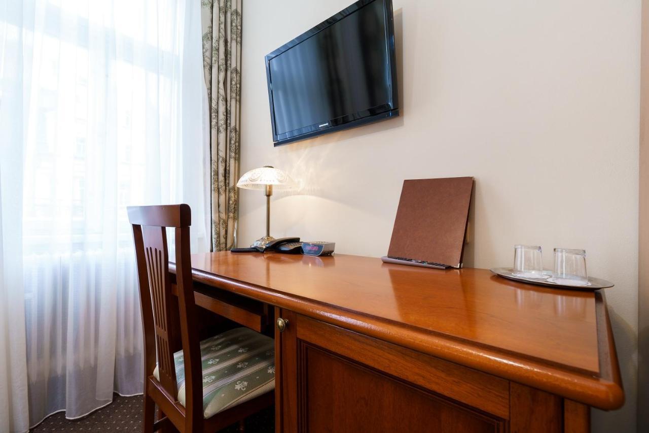 Hotel Belle Alliance การ์โลวีวารี ภายนอก รูปภาพ