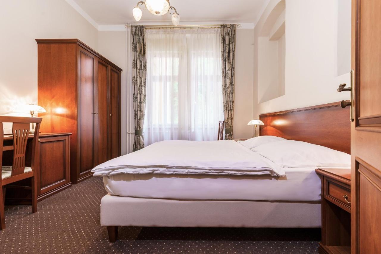 Hotel Belle Alliance การ์โลวีวารี ภายนอก รูปภาพ