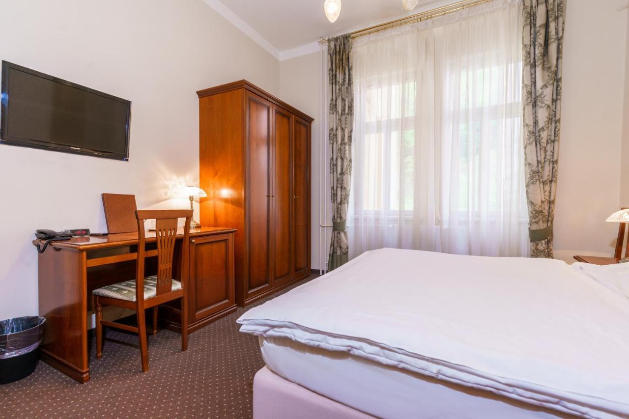 Hotel Belle Alliance การ์โลวีวารี ภายนอก รูปภาพ